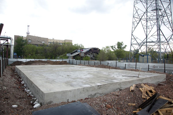 Строительство торгового павильона ЛСТК, дата снимка - 02 мая 2012 г.