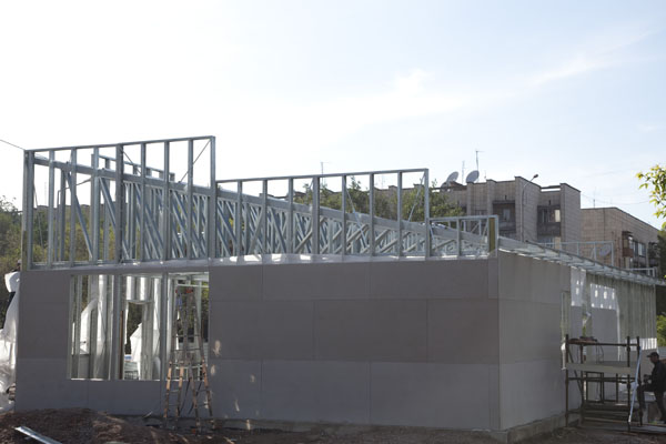 Строительство торгового павильона ЛСТК, дата снимка - 18 мая 2012 г.