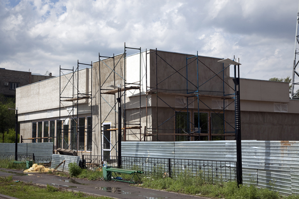 Строительство торгового павильона ЛСТК, дата снимка - 15 июня 2012 г.