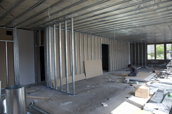 Строительство торгового павильона ЛСТК, дата снимка - 15 июня 2012 г.