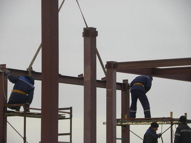 Строительство казармы на полигоне в Таразе с использованием ЛСТК