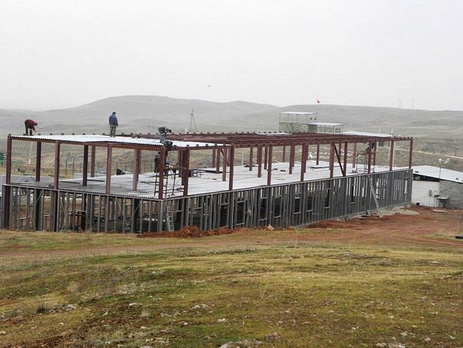 Строительство казармы на полигоне в Таразе с использованием ЛСТК