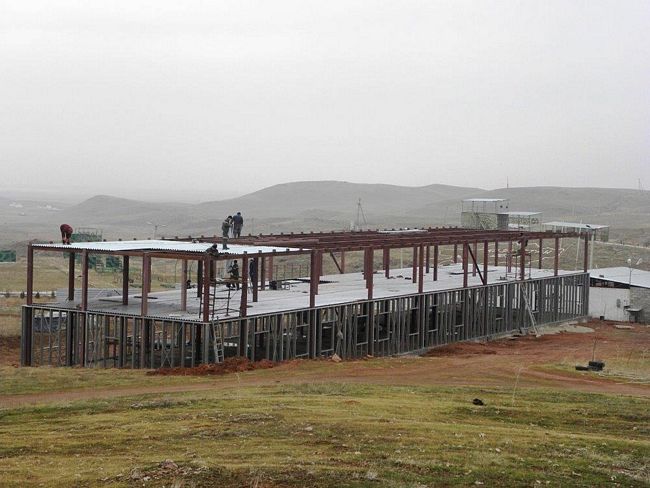 Строительство казармы на полигоне в Таразе с использованием ЛСТК