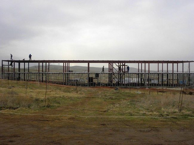 Строительство казармы на полигоне в Таразе с использованием ЛСТК